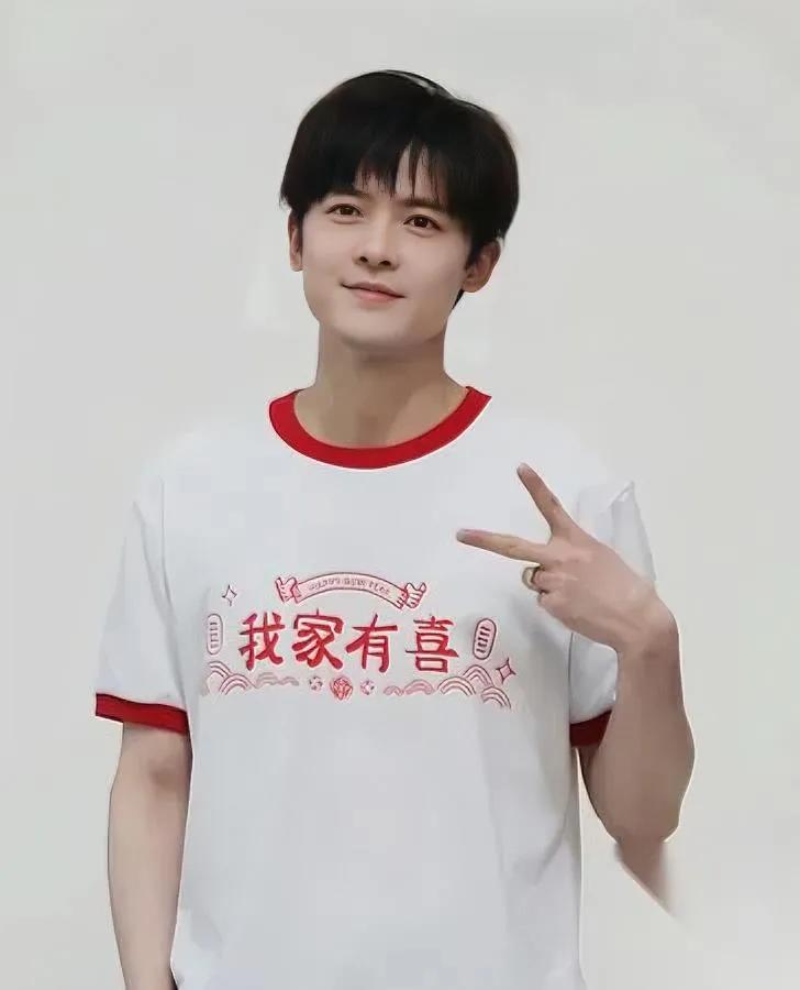 付辛博一转身，弹幕全崩。

蒋欣童瑶都愣住。

原来“四集下线”才是王炸——冯建