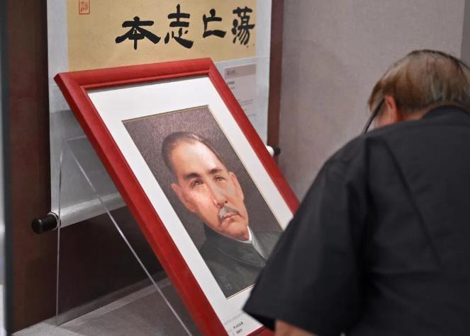 台湾“陆委会”禁止民众参加“孙中山先生诞辰160周年纪念大会”。

10月15日