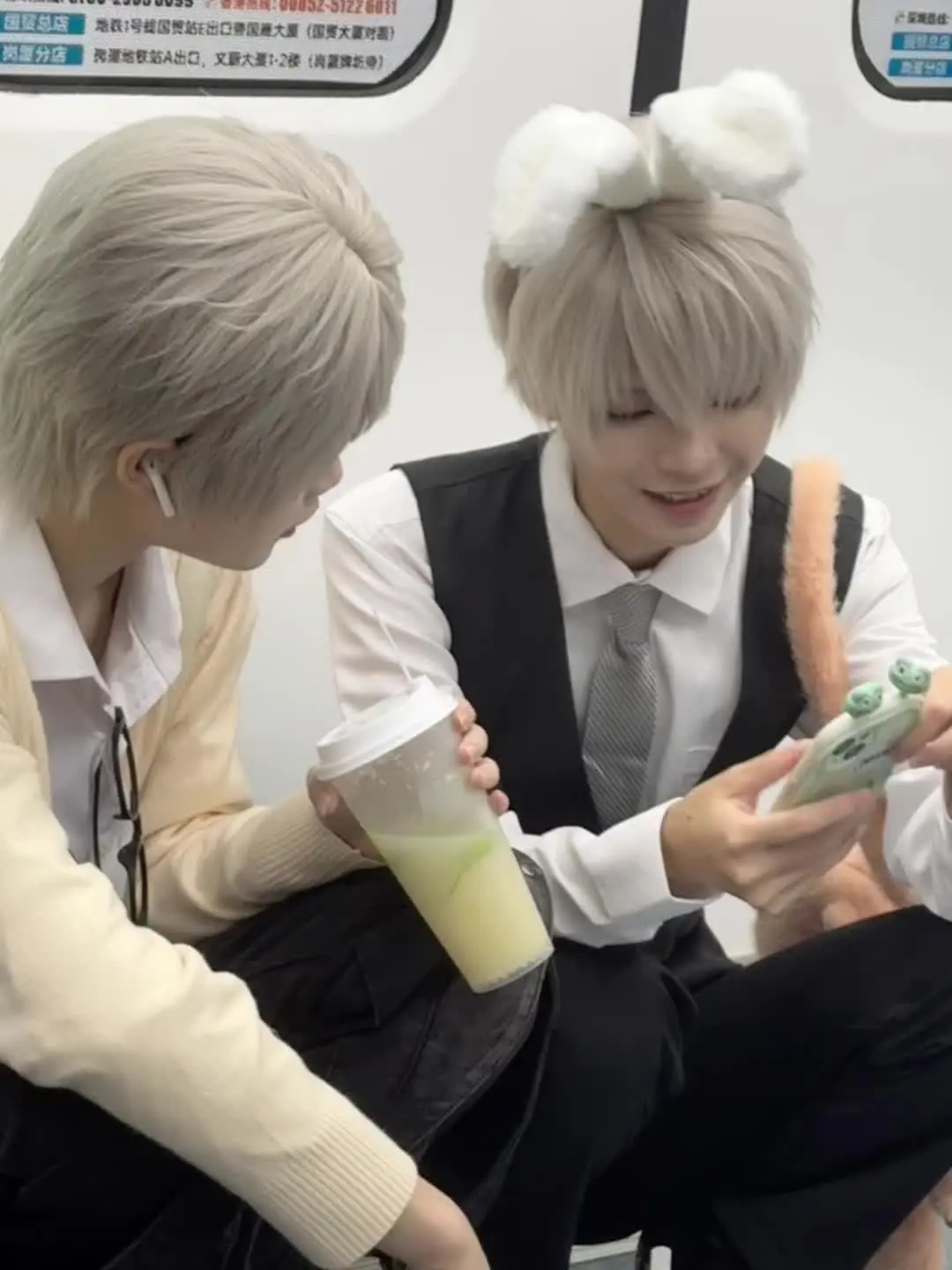 在地铁上遇见的沈星回！捞捞戴兔耳的老师