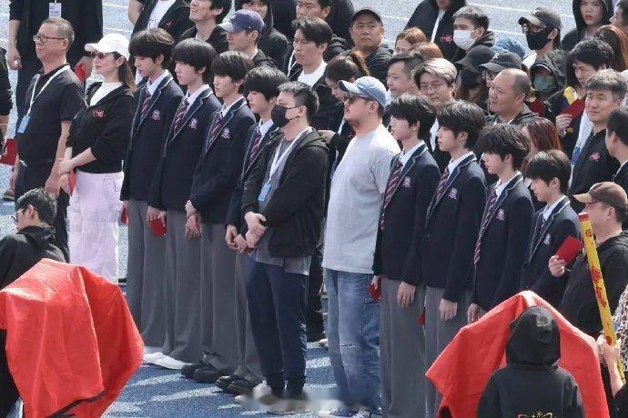 我们的少年时代2的开机应援TF四代我们的少年时代2开机站位图 