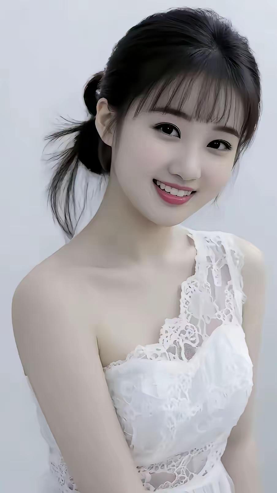 这位小姐姐笑容真美