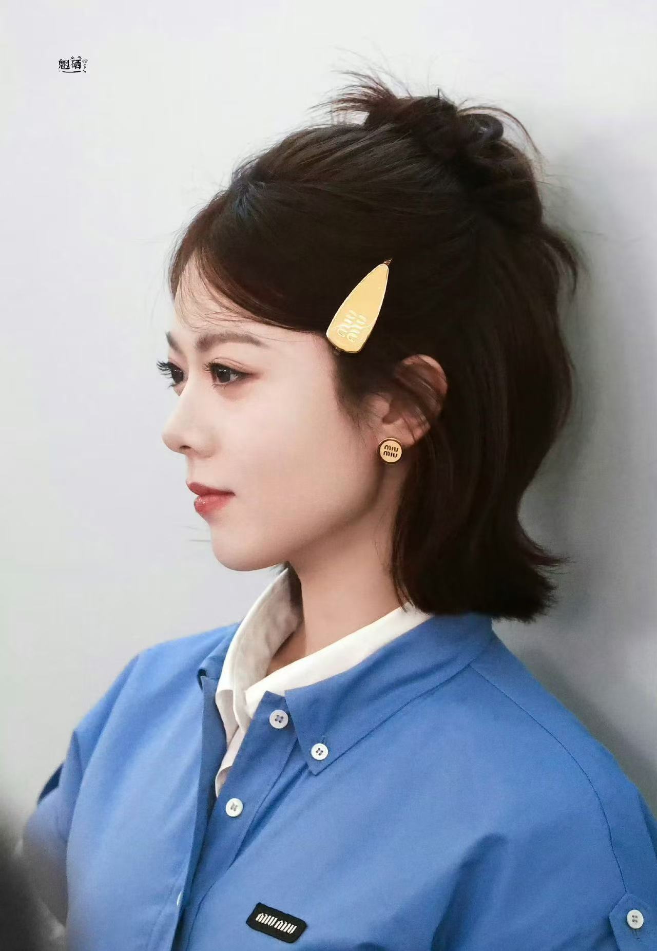 赵今麦好乖的洋娃娃赵今麦蓝色学院风连衣裙 赵今麦今天线下活动也太乖了，一身蓝色学