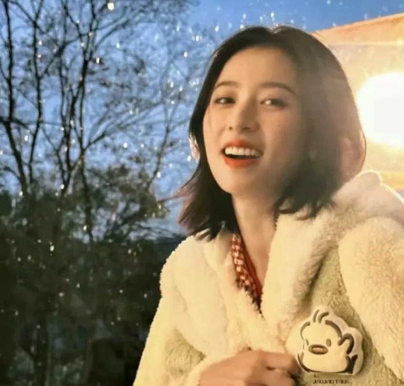 “见光死”的关系，往往男人就变成了卑微的一方，
每天都渴望和她聊天，每天都渴望得