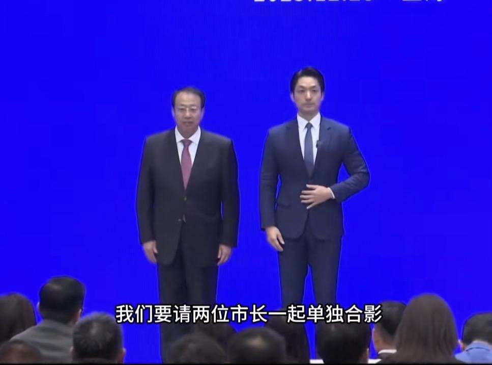 一直不理解这个双城论坛的意义！上海是我们的直辖市，台北现如今能赶上我们二线城市吗