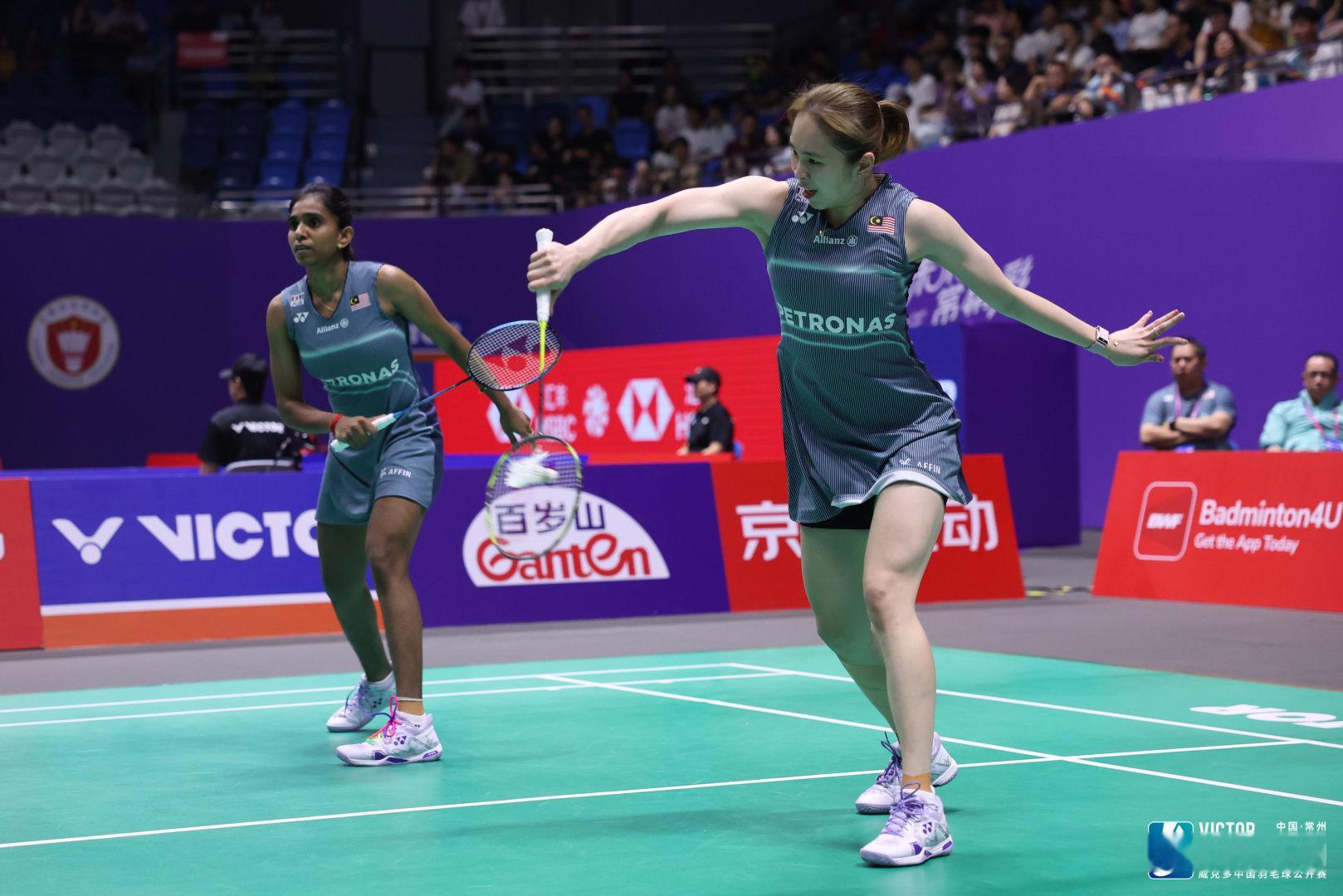 陈康乐/蒂娜🇲🇾 21-16、21-12 🇯🇵平本梨梨菜/石川心菜威克多