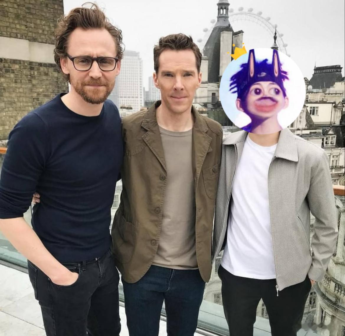 质疑我是不是真的在英国的，看这张照片，我可是在跟英国人合影呢，