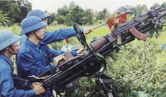 越南民兵的以枪代炮