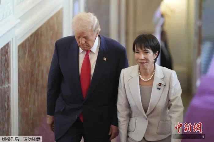 高市早苗装什么大尾巴狠，竟然公开反对特朗普

参考消息援引共同社10月8日消息，