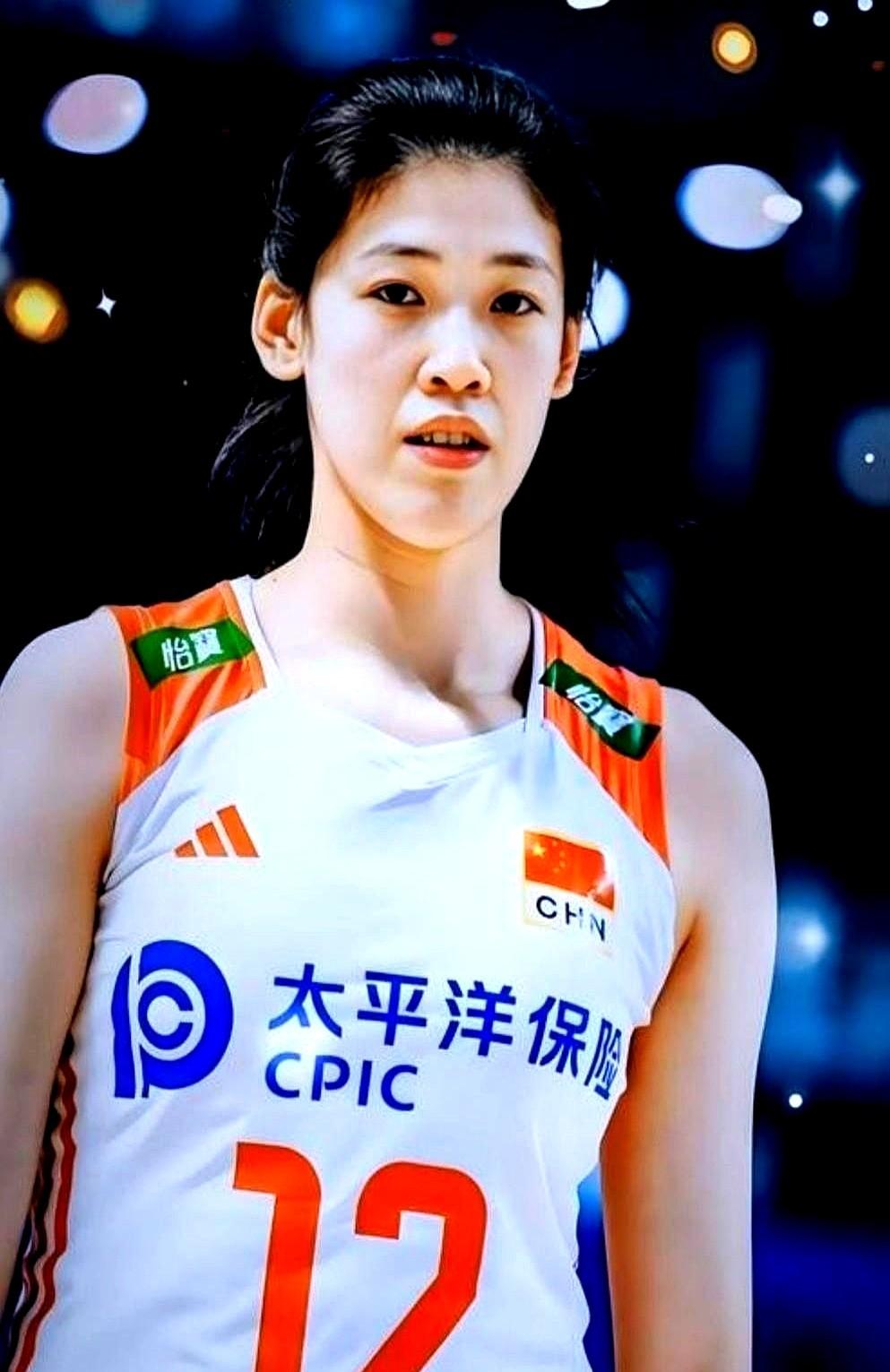 李盈莹留洋体检被卡，这事儿真让人心梗。

11月底米兰俱乐部刚官宣签约，咱的“妹