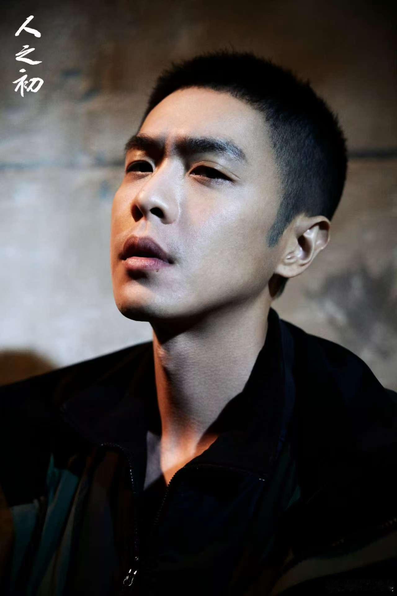 张若昀寸头照张若昀寸头花絮张若昀寸头花絮，帅的，