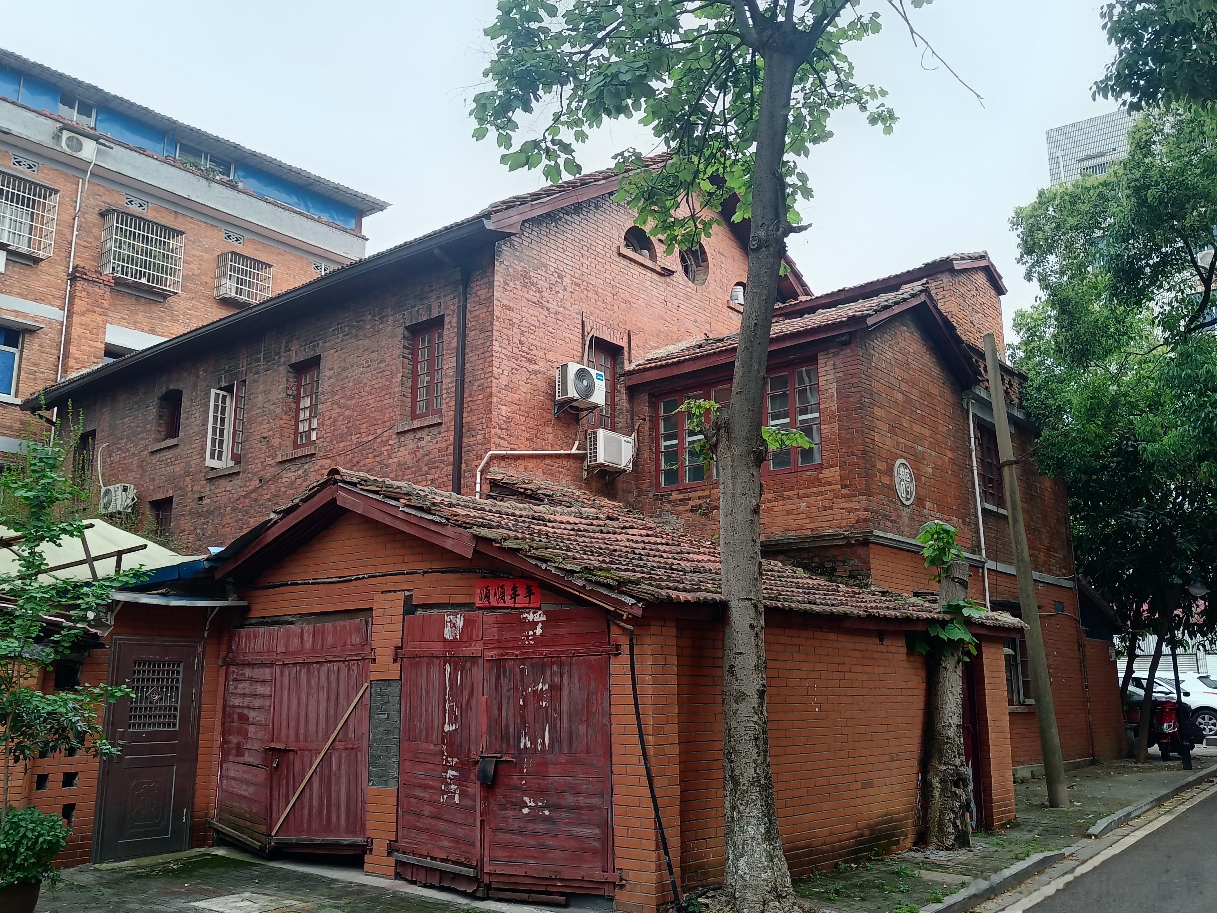 九江庾亮南路历史街区是其作为国家历史文化名城除大中路划定的第二处历史街区，也是达