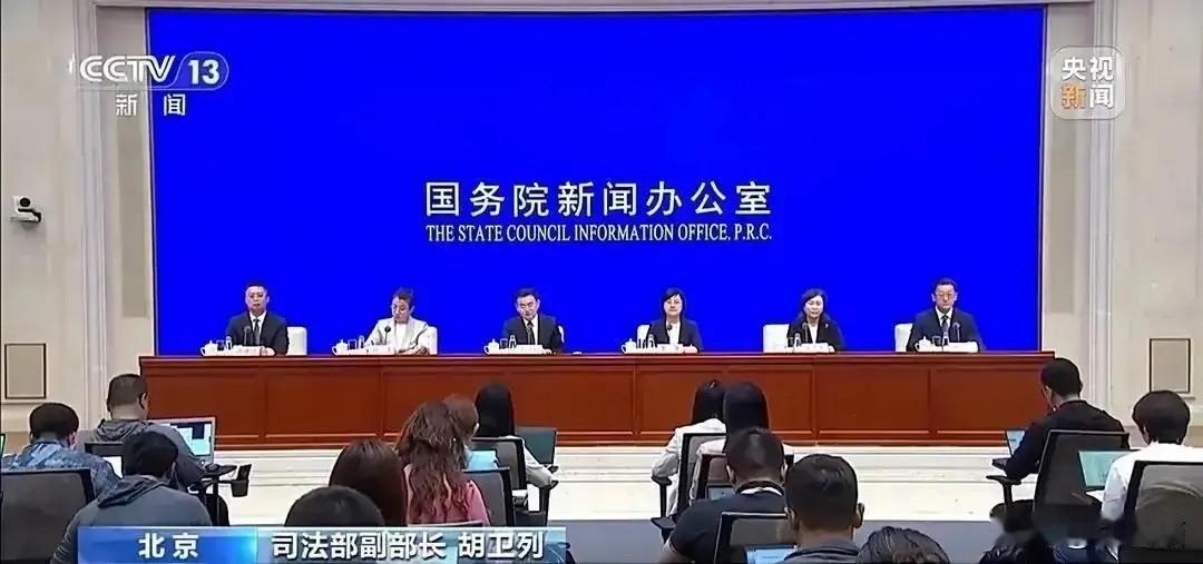 三十万人集体卸下制服，
这场执法行业的深度革新，早在五月发布会就亮出了实打实的答