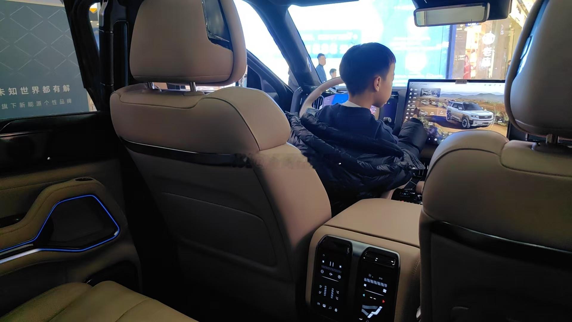 越野车的屏能做多大？？？ 