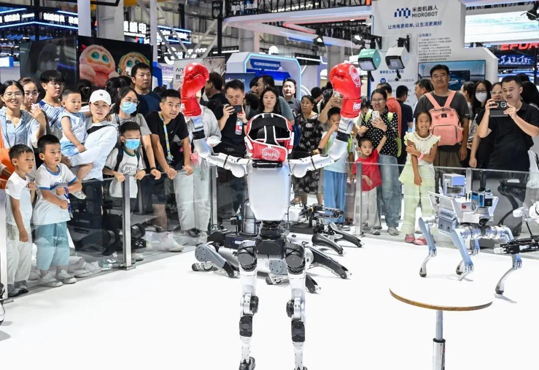 【写在2026世界机器人大会落幕之际的思考】2026世界机器人大会已落下帷幕，热
