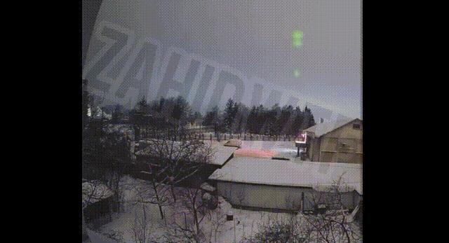 不得不服俄罗斯！”1月8日深夜，俄军对乌克兰西部地区利沃夫市发动了榛树高超音速导