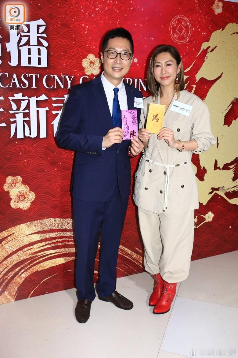 胡定欣婚后首年狂派利是超不习惯 4月将推新歌再战乐坛.胡定欣、薛家燕、周吉佩、张