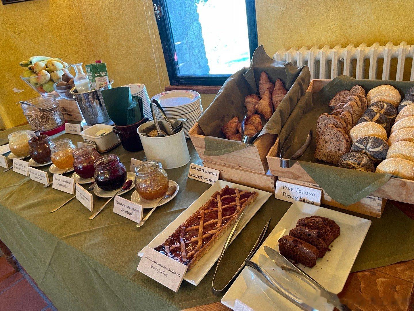 #赞多面包测评#  市面上确实有很多“假全麦面包”，因为配料表的第一位不是全麦粉