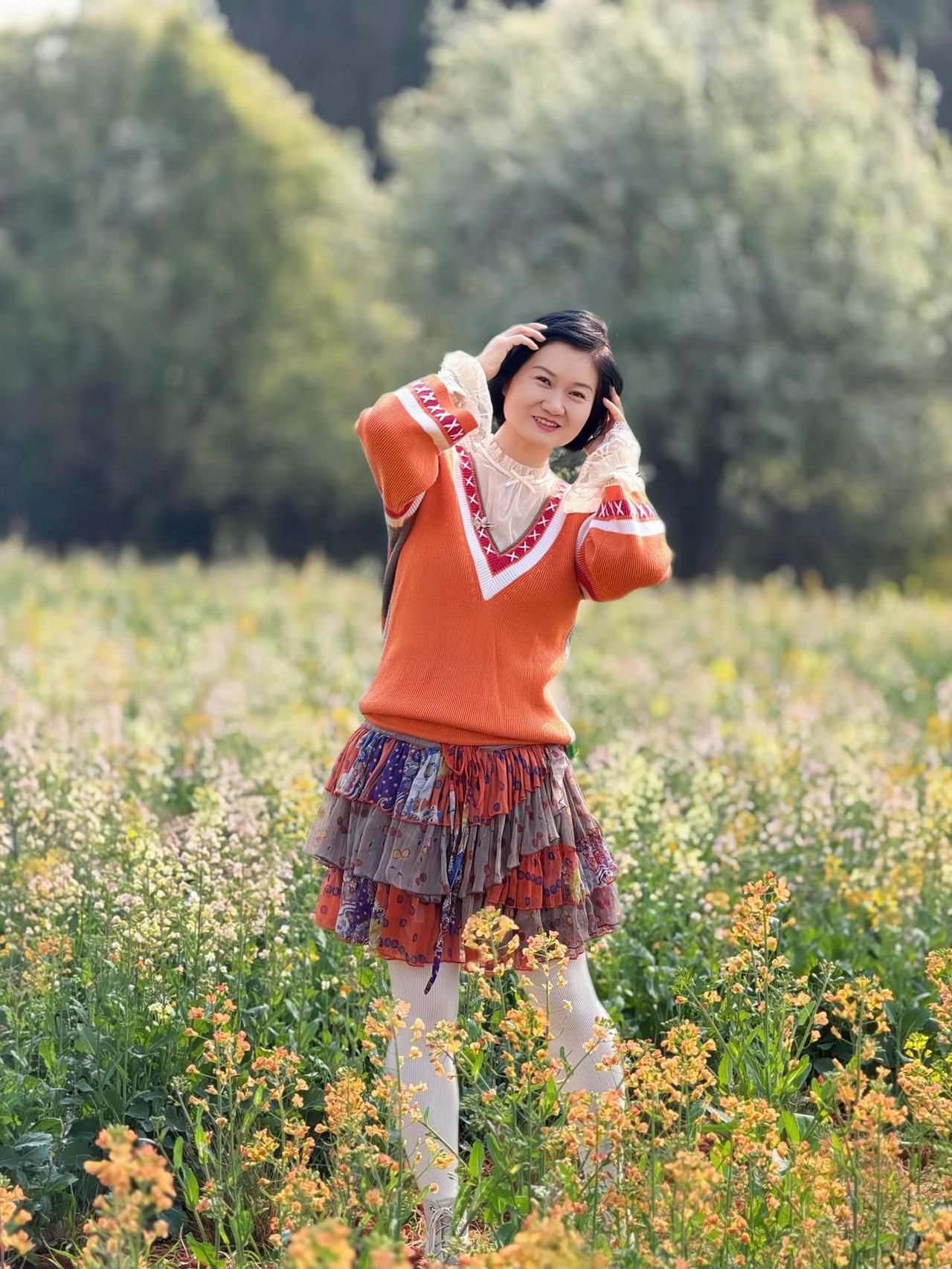 阳光好的时候，就把自己放进去，像放一块陈皮。茶叶轮换着喝：菊花，茉莉，玫瑰，柠檬