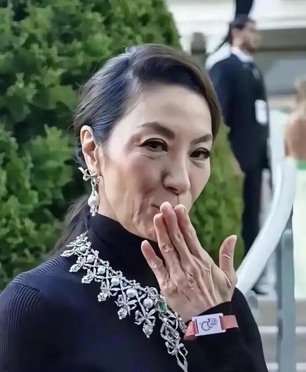 她怎么老得这么快？她是马来西亚华裔女演员，今年63岁。年轻时的她可是个大美人，在