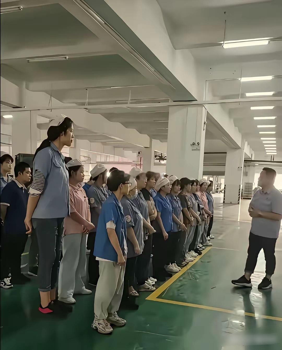长得这么高，居然去厂里打工？ ​​​