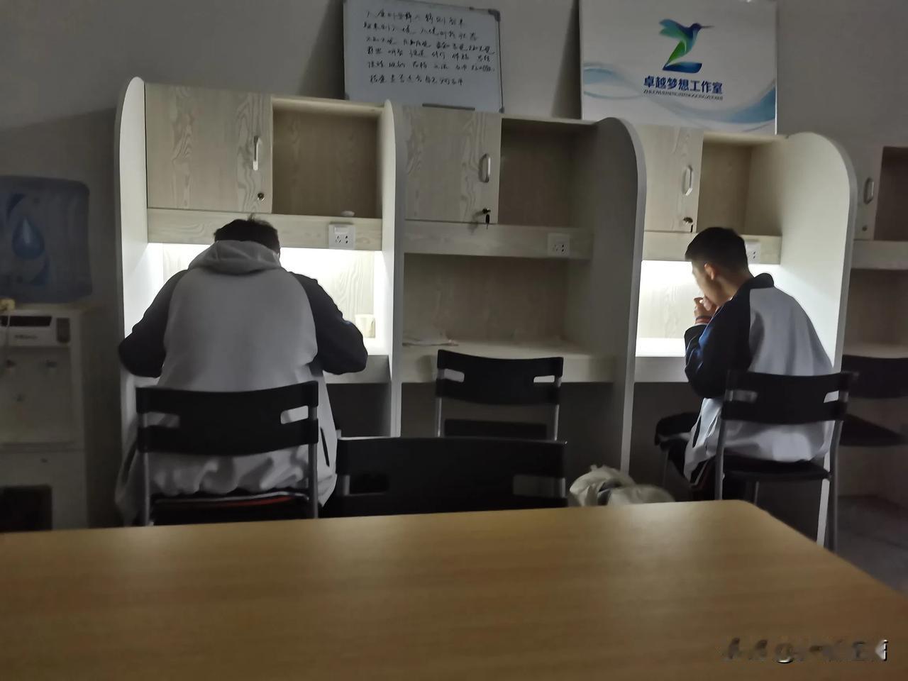 “凡心静则神悦，神悦则福生。” 一个内心安静祥和的人，精神状态一定是愉悦的，那么