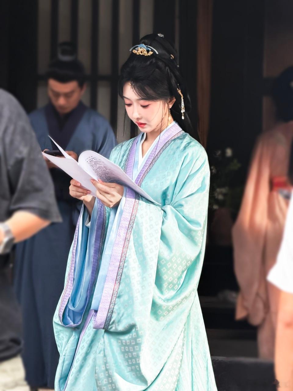 宣璐归良辰杀青宣璐陈宛秋杀青清冷气质，被完美拿捏 
