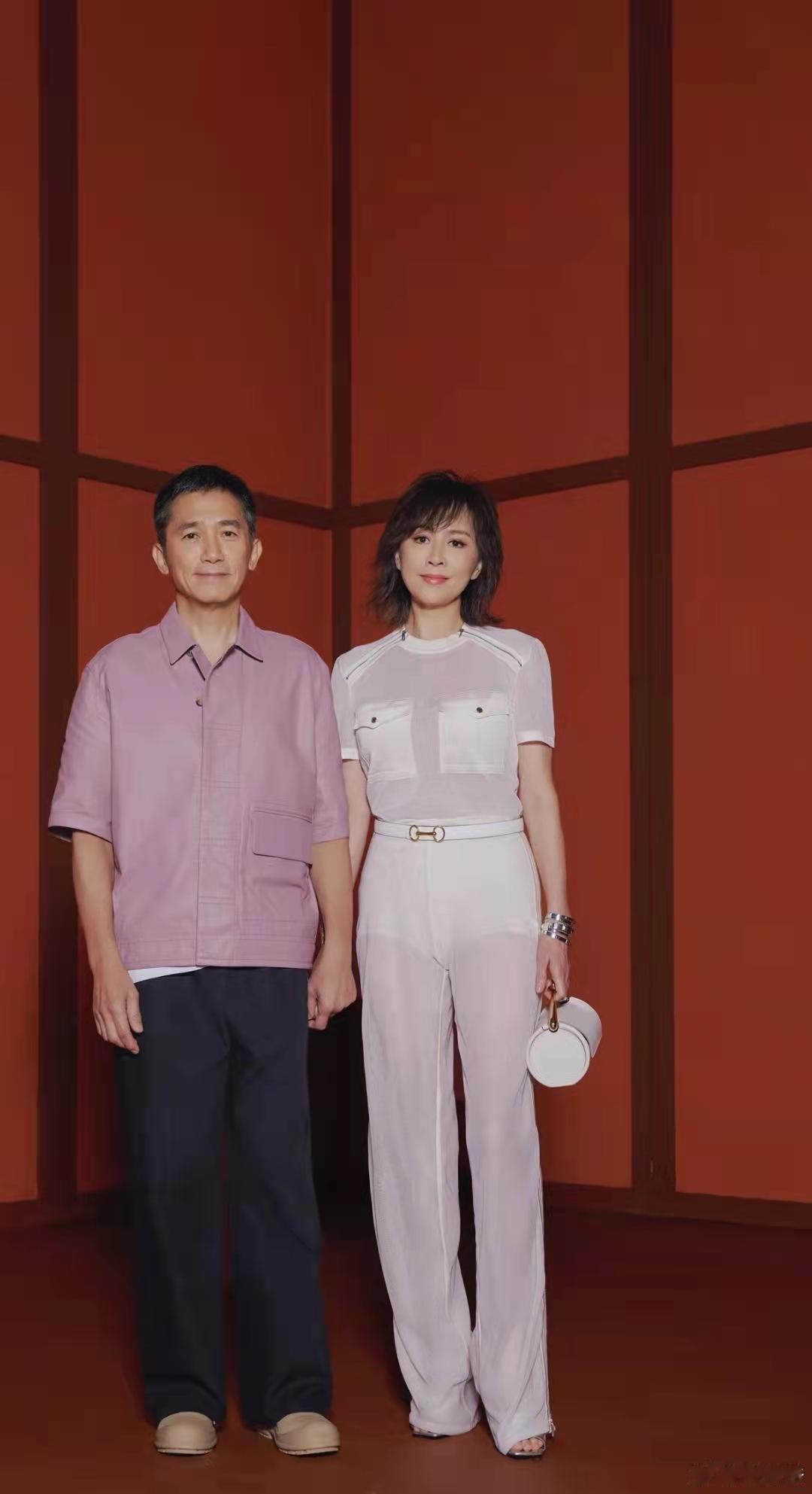 只有与刘嘉玲在一起，梁朝伟才社恐吧！ ​​​