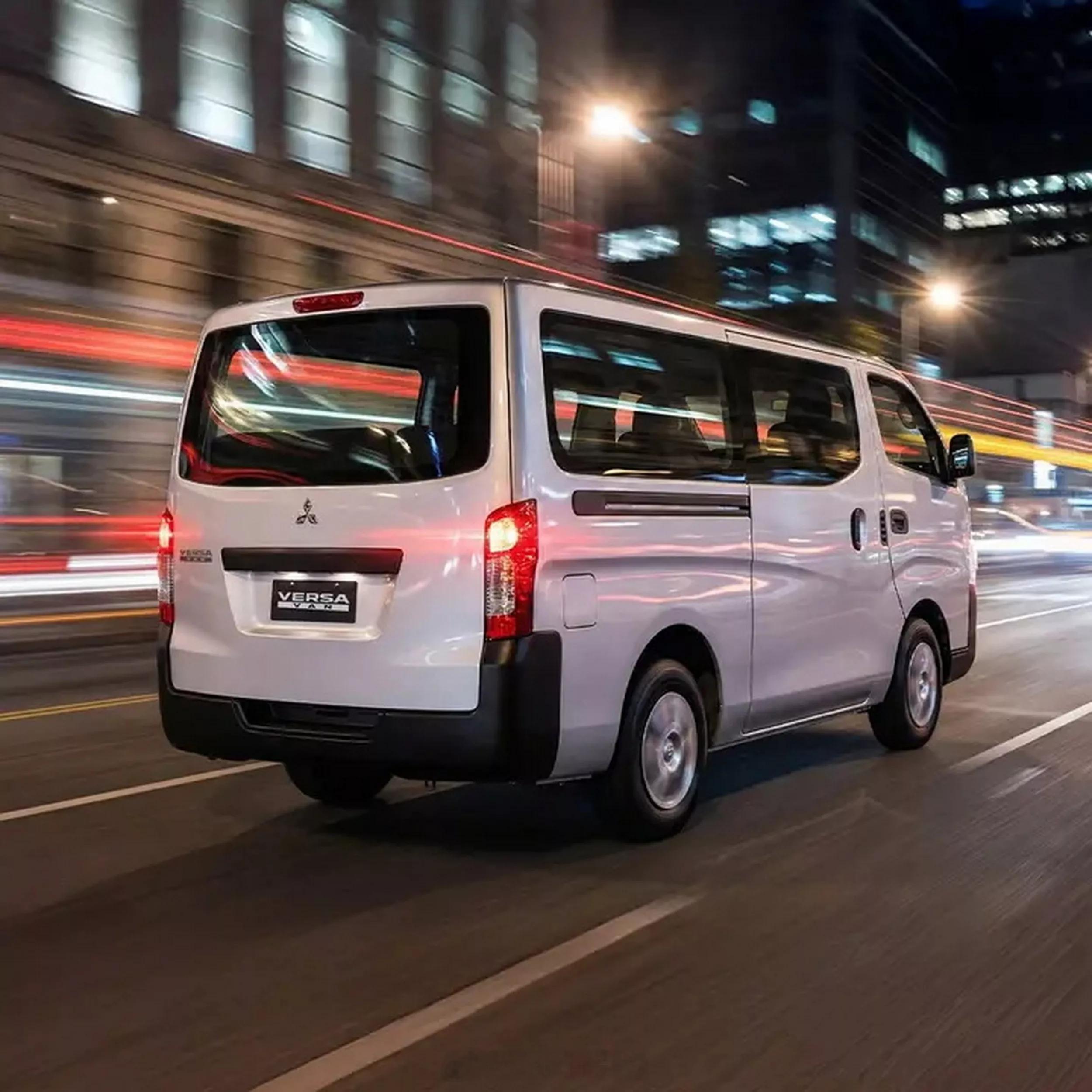 三菱在菲律宾市场发布了全新15座面包车Versa。其实明眼人都能看出，这货是老演