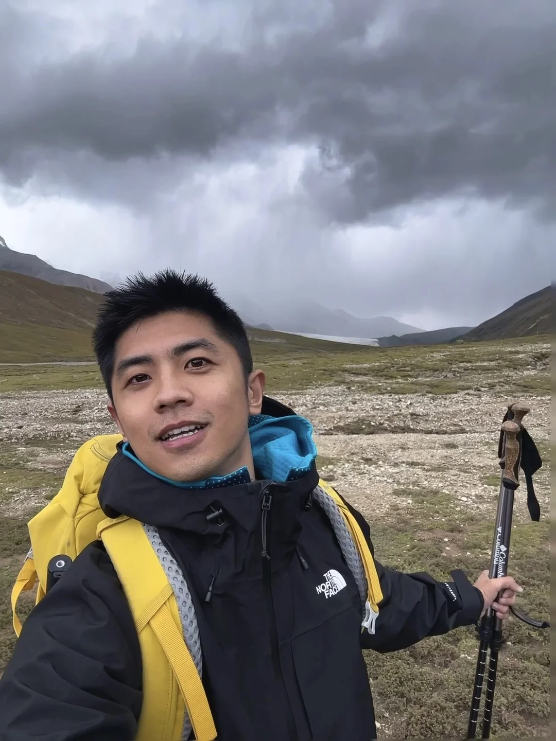 在青海！高速旁的冰川雪山——阿尼玛卿神山！