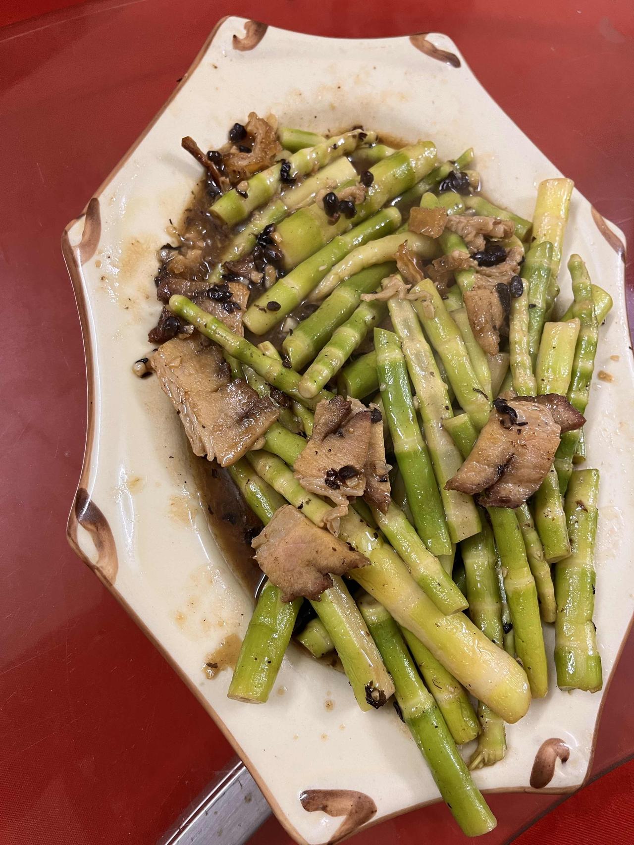 出差党必看！5招快速找到当地正宗美食，拒绝网红踩雷

经常出差的朋友都懂，想在陌