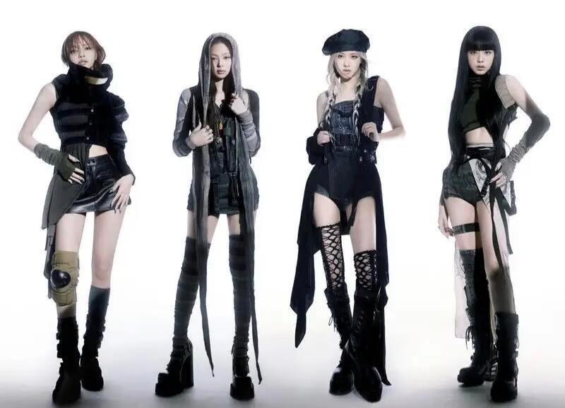 好伟大的概念照aespa和blackpink的这两张专辑概念照太酷了，完全是女战