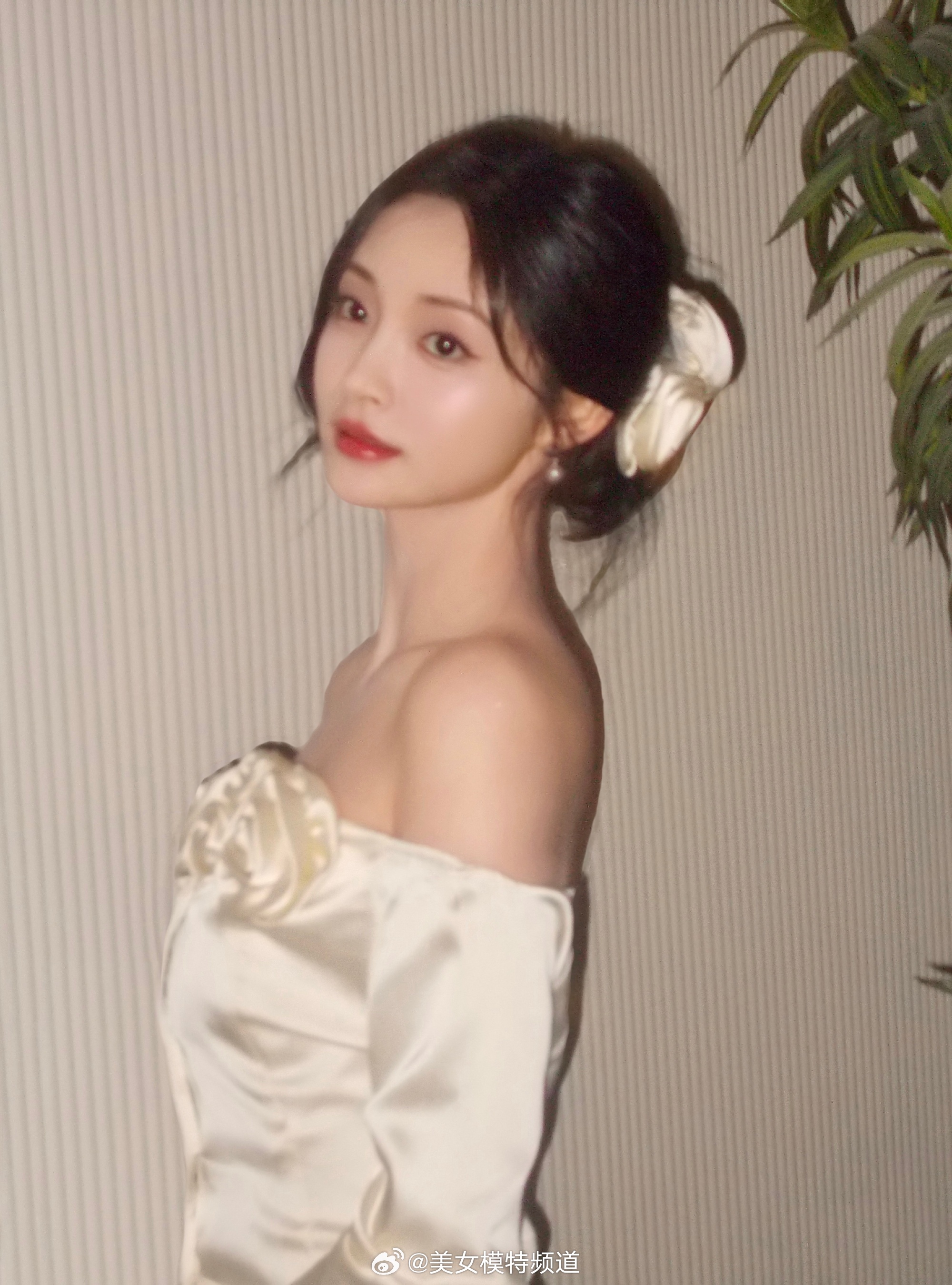 周洁琼是夏天的甜美穿搭感觉 ​​​