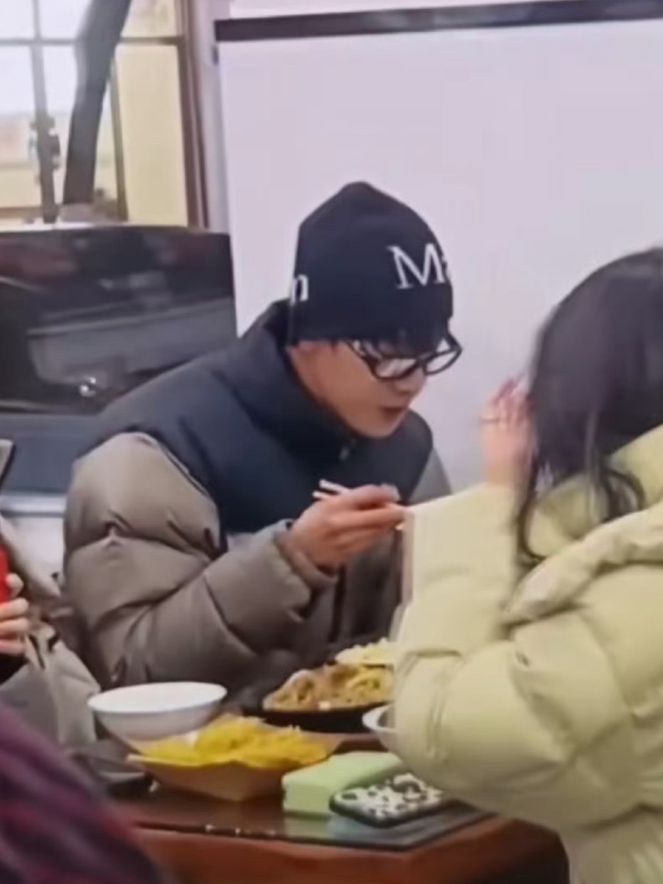 哇塞偶遇小林了新昌偶遇李昀锐新昌偶遇李昀锐吃饭