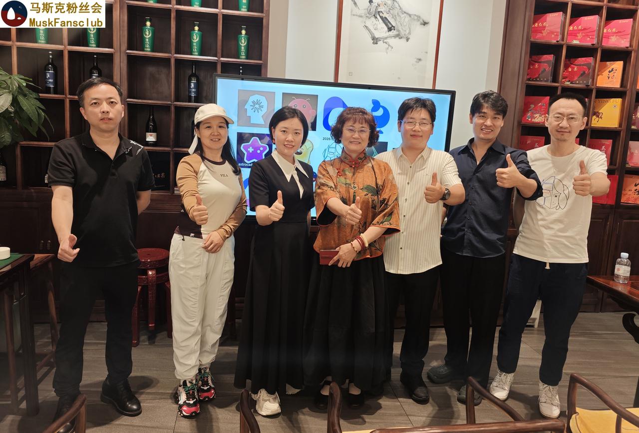 9月17日，
在会员单位闽商文化交流中心，
武汉马斯克粉丝会，
线下聚会交流。