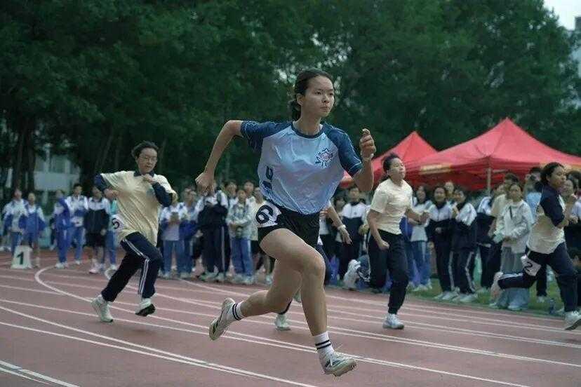 【“砸钱”激励！佛山一中学20万现金奖励，学生为跳绳引体向上拼了】

如果你还觉