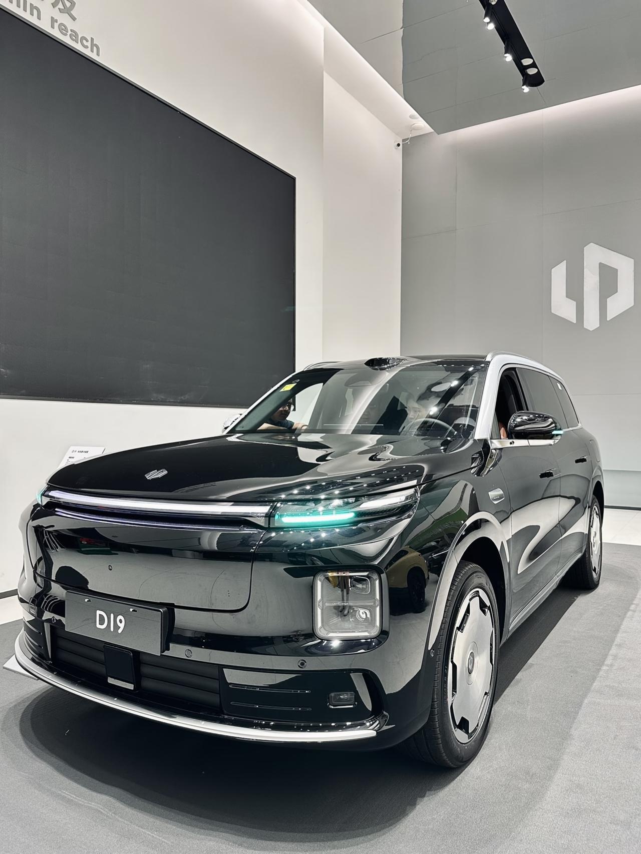 买零跑记住一句话就行，一分钱一分货，配置性价比的确是高，但前提是减配的地方你得能