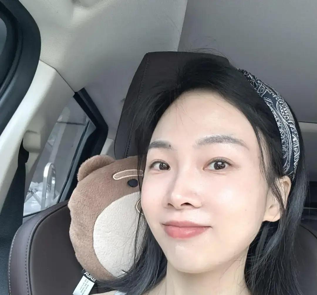上周三晚上，我没打招呼就去了男友家，推开门的一瞬间，我脑子里嗡的一声
三十七岁