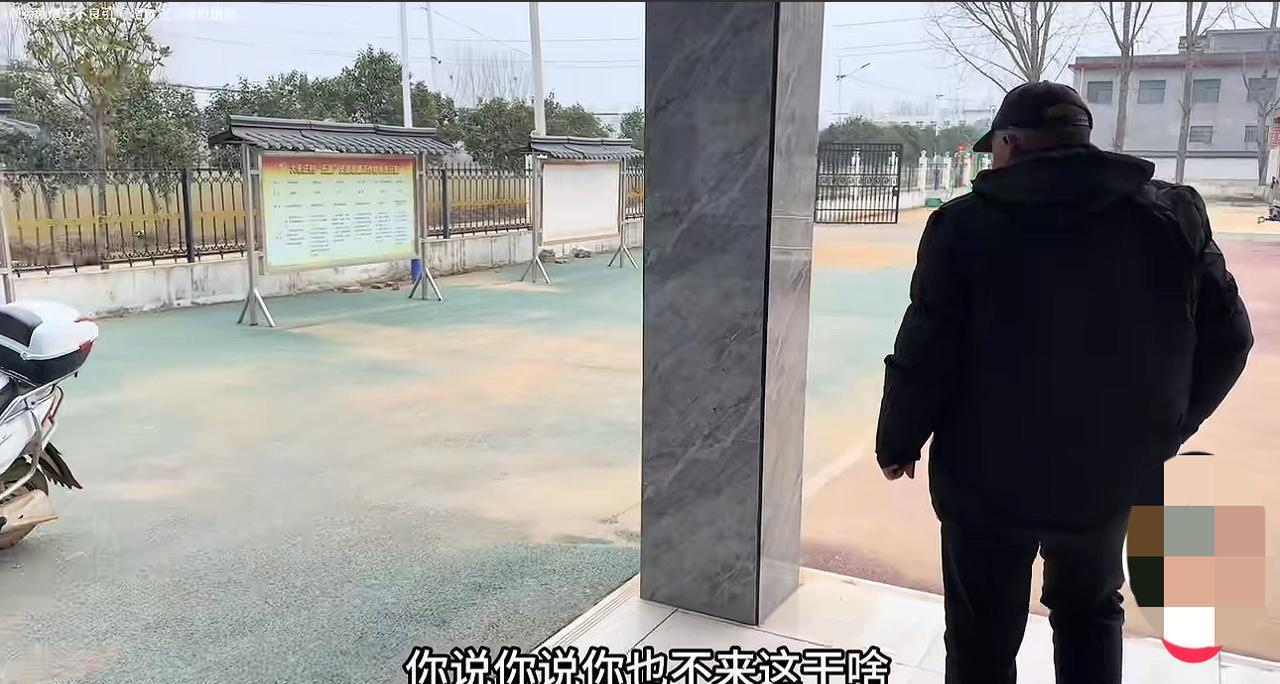 儿子为母亲“站台”，可能把自己也送进去。
村里阿杜妈，撬开了雨露爸的柜子，银元不