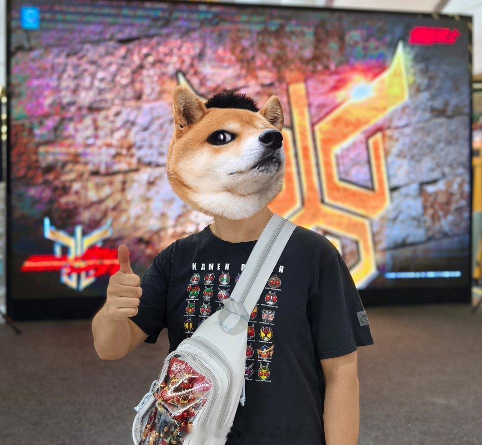 跑了这么多年假面骑士见面会终于找到跟假面骑士空我的机会了 感谢蝙蝠老师的腰带抄送