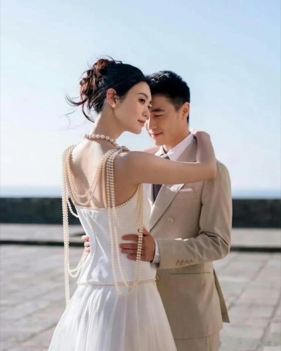 奚梦瑶戴了婆婆的珍珠项链一串珍珠承载两代心意，细节藏不住四太对儿媳的看重，体面又