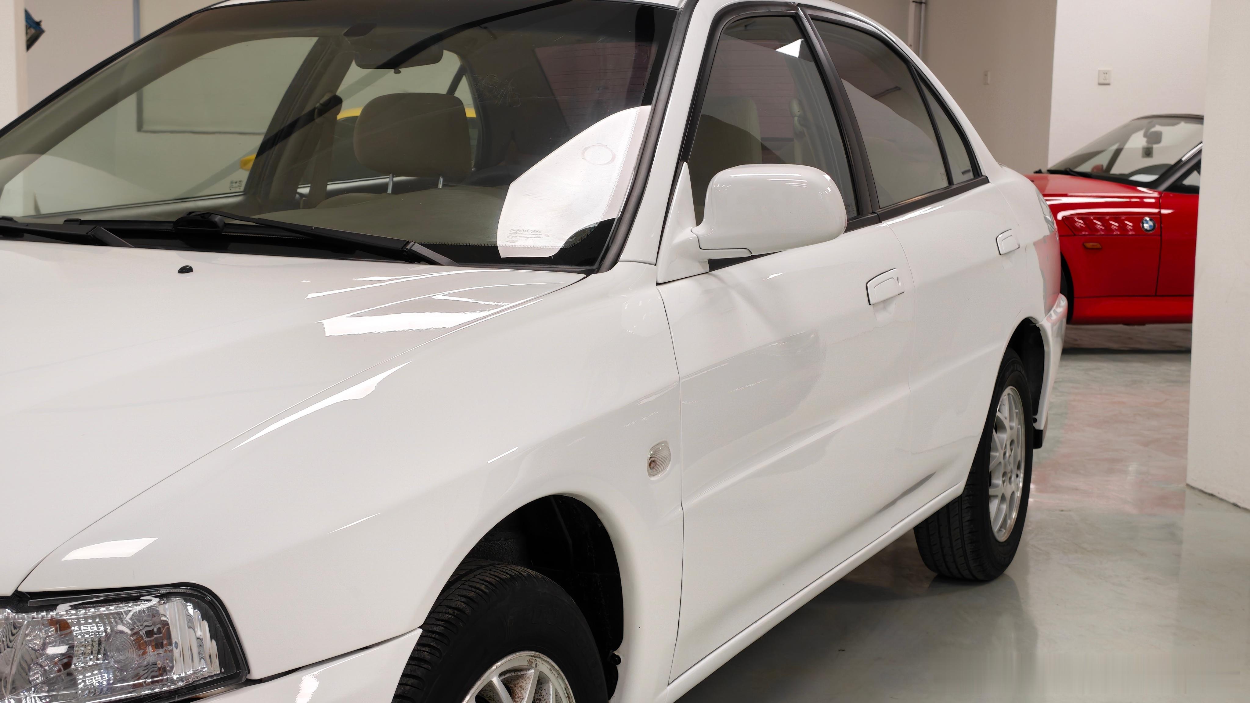 白话汽车的小白牌真是太适合这车了，干干净净，板板正正，太舒服了。 