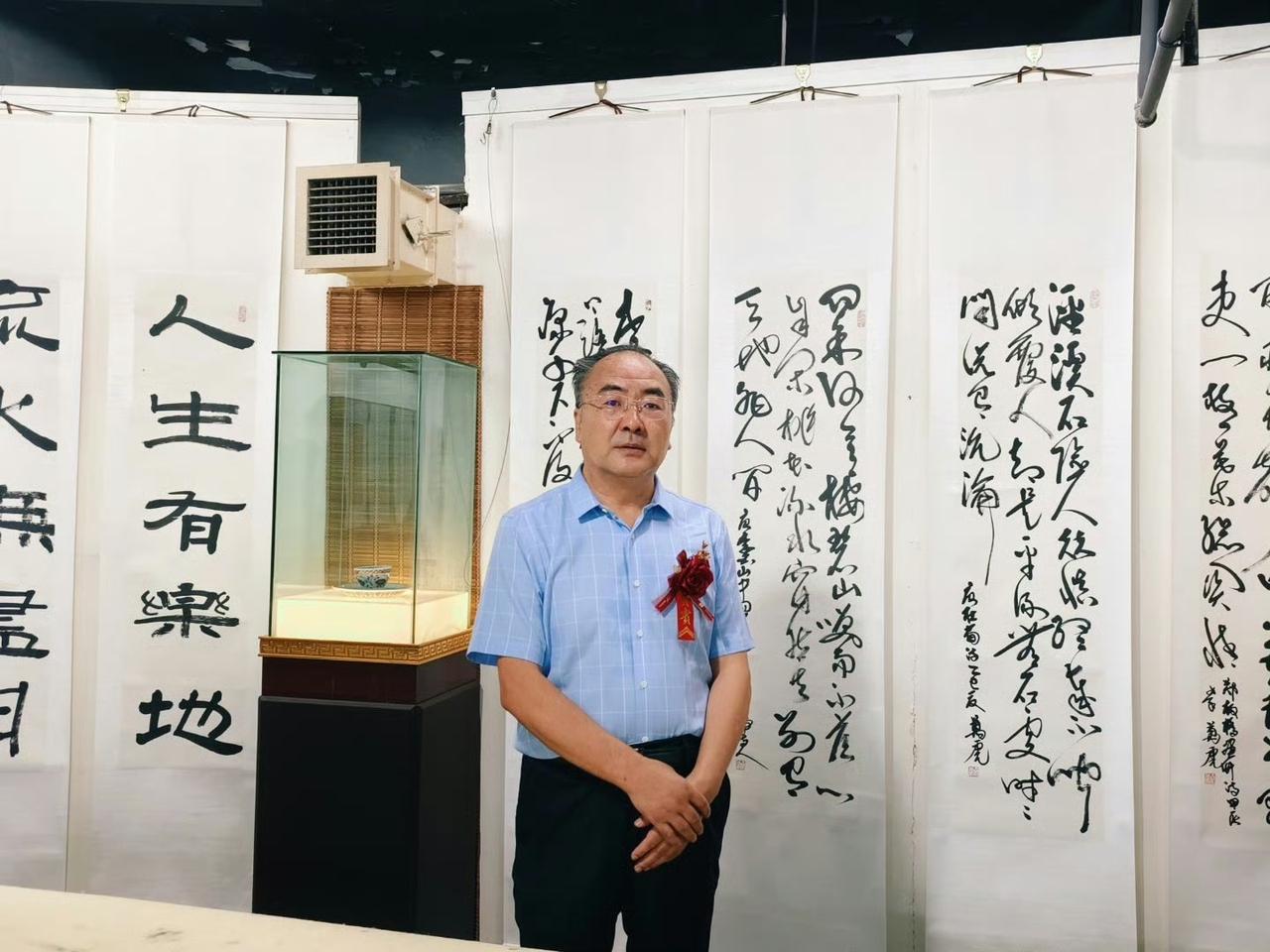 秦万虎领衔弟子群展 兰州书法界致敬长征九十载

在红军长征胜利90周年之际，一场