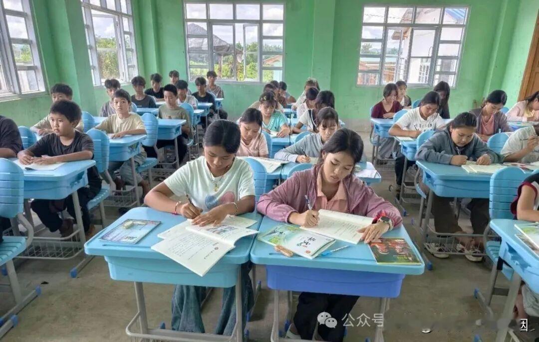 上海车先生为缅北学校捐赠的桌椅投入使用！

由于缅北地区学校的桌椅，使用年限较长