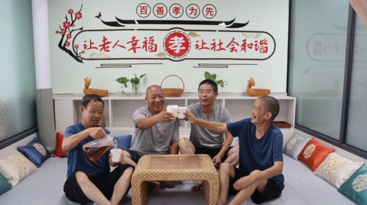 2026年养老金调整的官方通知仍未正式发布，人社部发布会只明确了待遇稳步上调的整