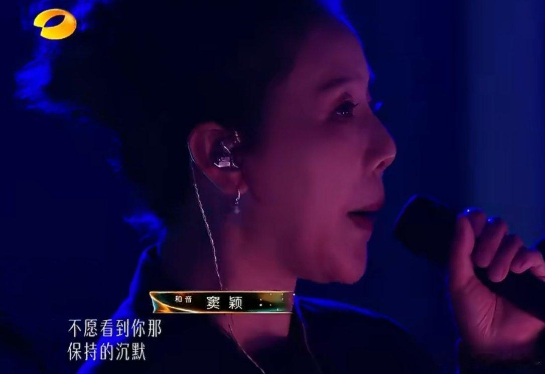 窦唯妹妹去谢霆锋演唱会之前歌手上窦颖去为窦靖童何和声现在窦颖去了谢霆锋演唱会看来