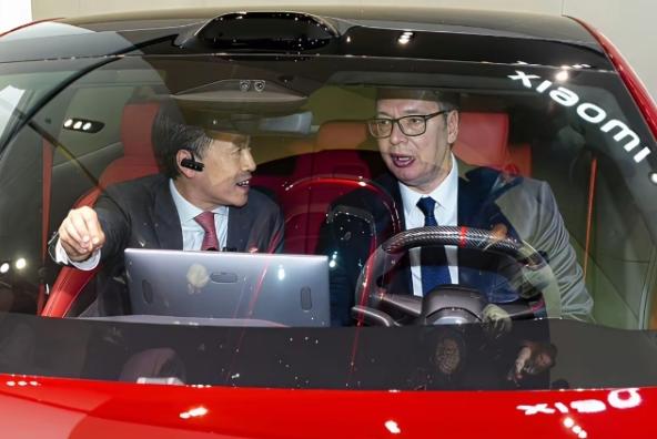 武契奇坦言自己买不起小米汽车，我特意查了下塞尔维亚总统的待遇，不查不知道，一查才