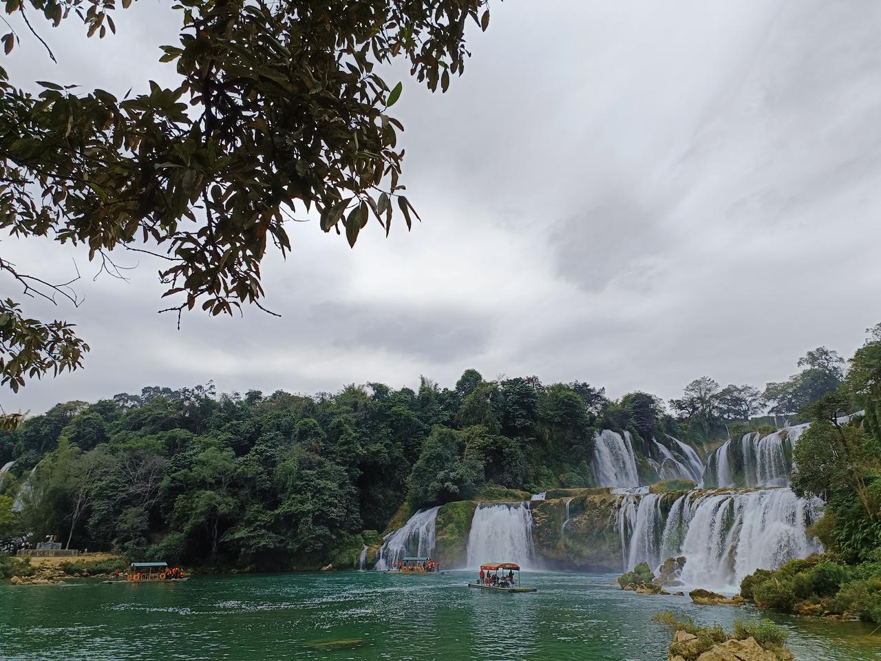 冬日生活打卡季广西中越边境线上的德天瀑布！