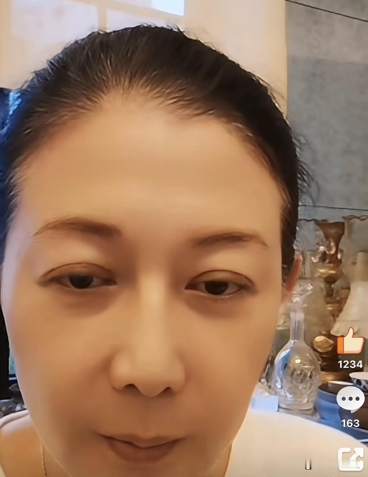 有网友问吴绮莉：为什么不做亲子鉴定？

吴绮莉很坦然的说：

“我觉得不管在哪个