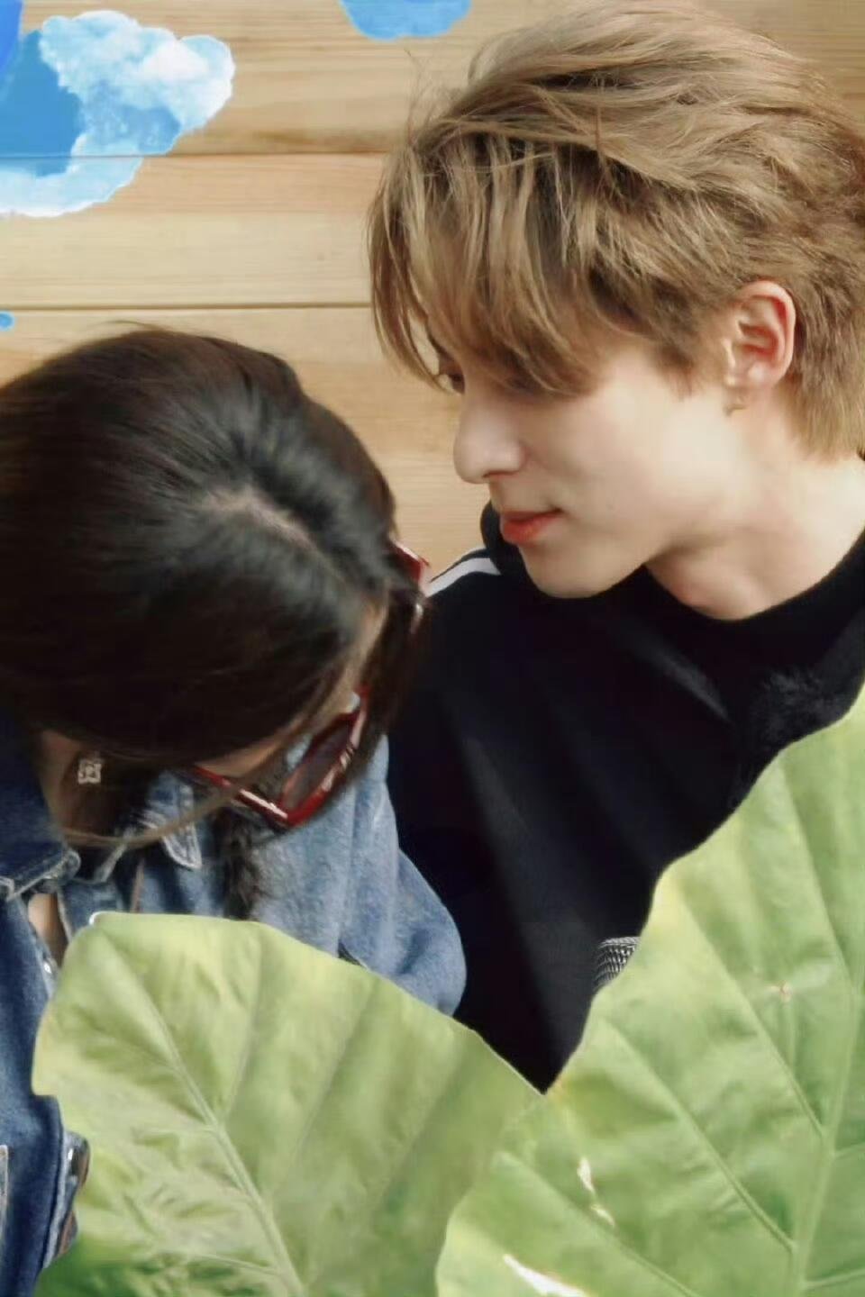 白鹿谈王鹤棣做客栈主理人的优缺点白鹿评王鹤棣真实又可爱，不愧是熟人局，坐等亲爱的