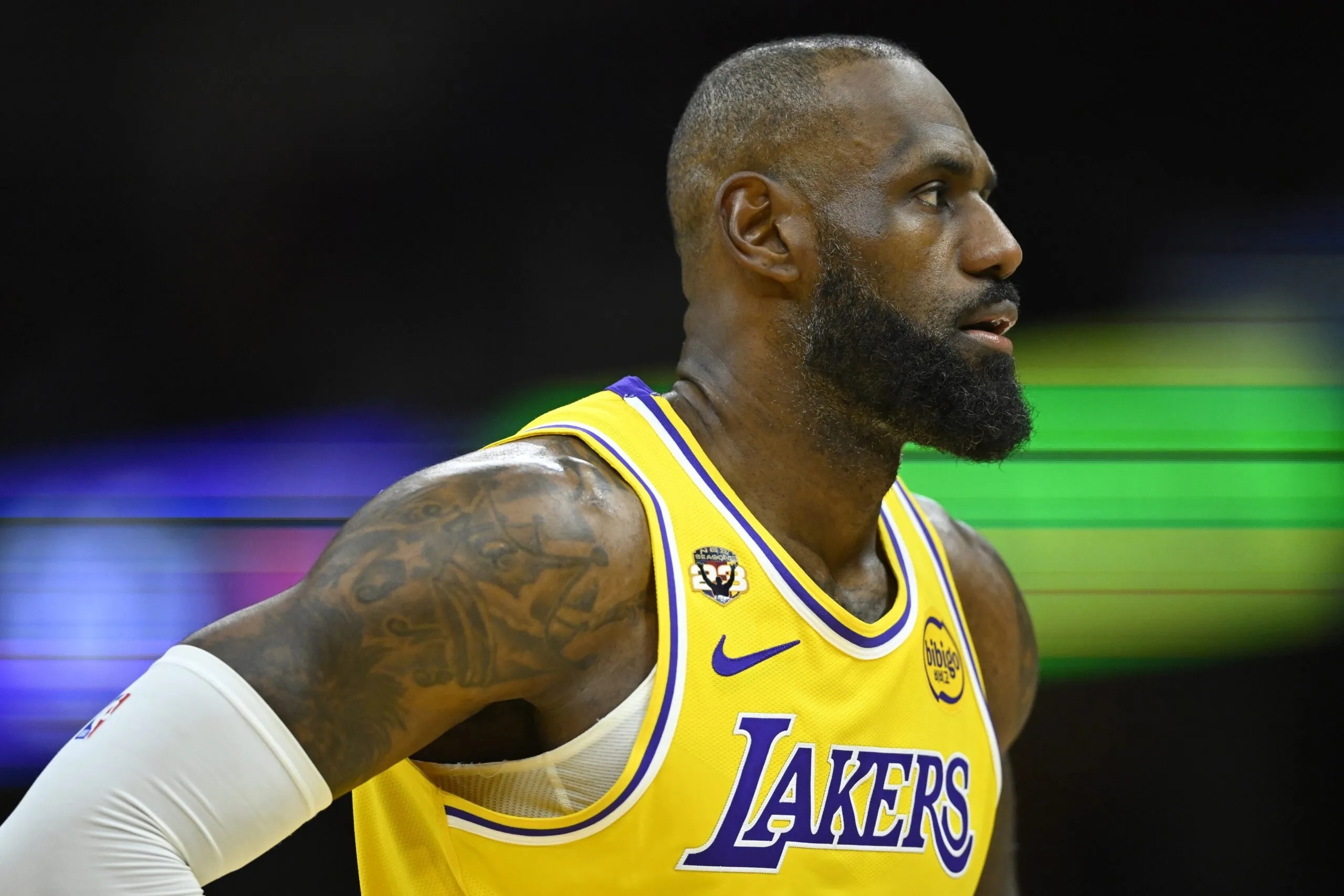 Shams今天在ESPN节目中表示，湖人现阶段先规划如何使用5000万薪资空间，